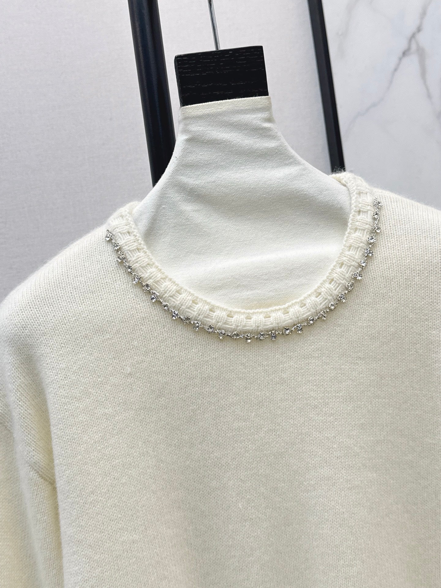 Va1 NEW Crew neck sweater