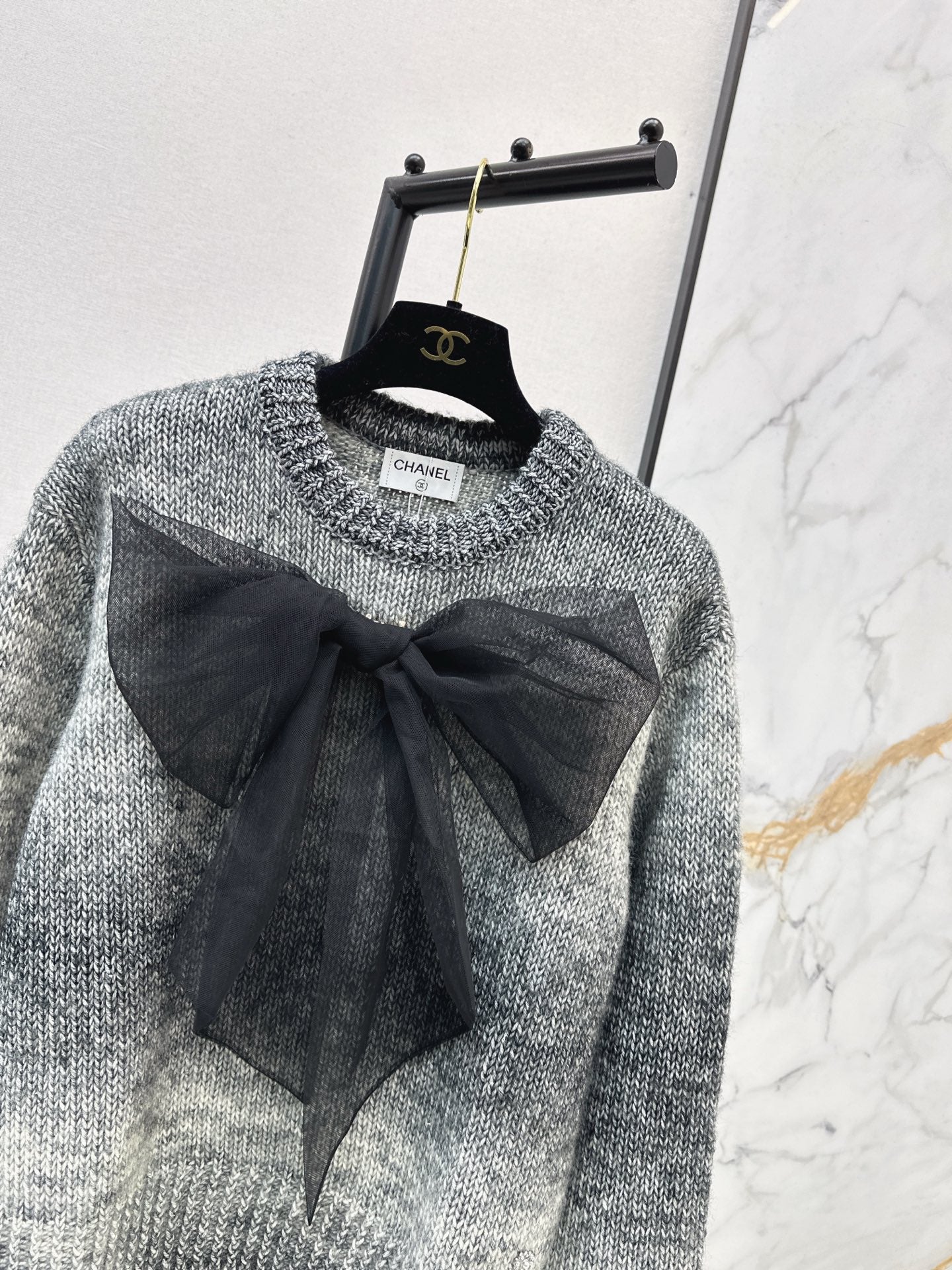 Chan NEW Gradient bow sweater