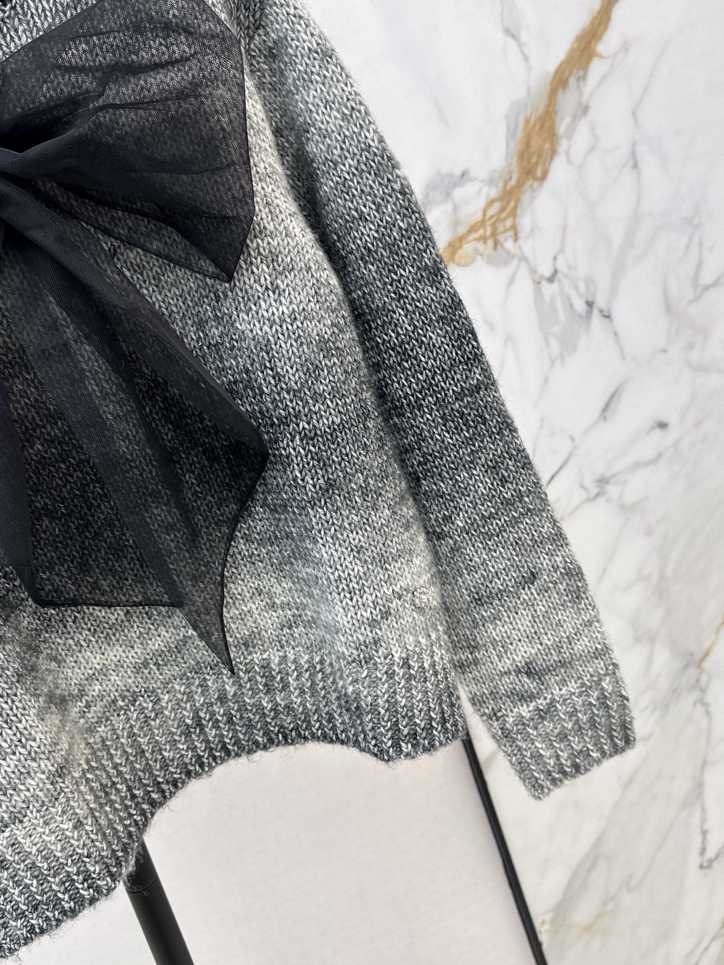 Chan NEW Gradient bow sweater