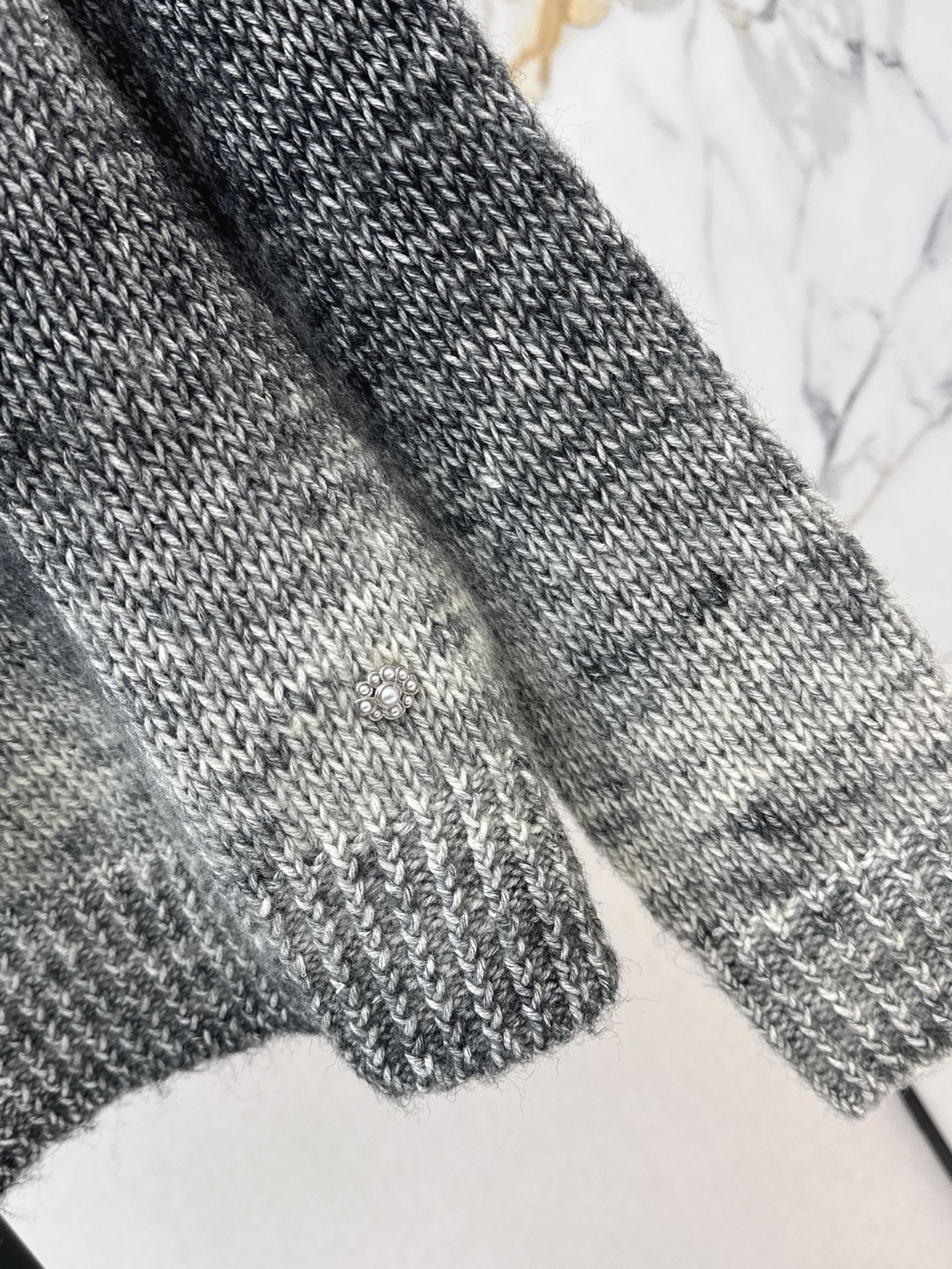 Chan NEW Gradient bow sweater