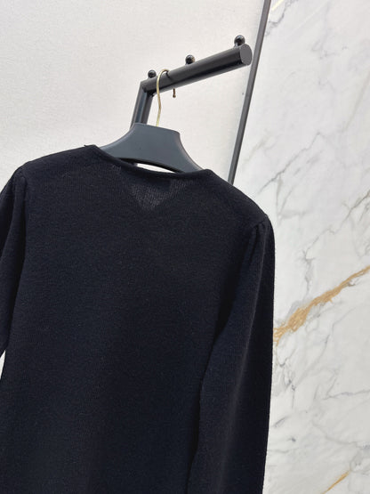 Va1 NEW knitted sweater