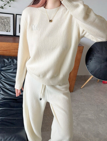 Max NEW knitted suit