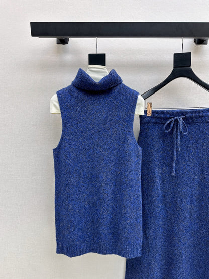 Loro NEW knitted suit