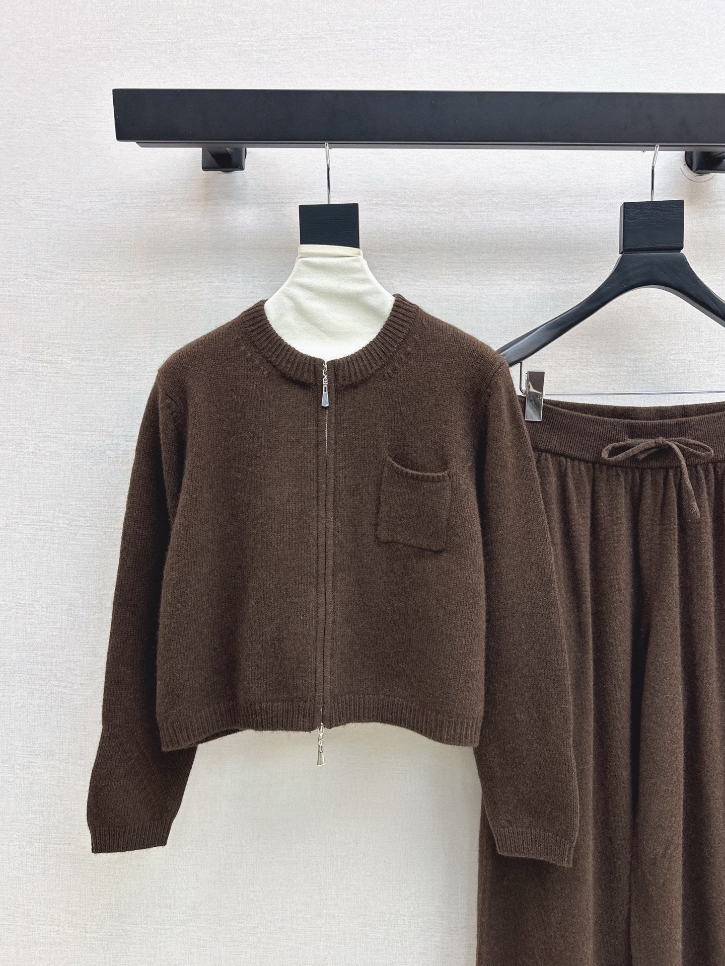 Loro NEW knitted suit