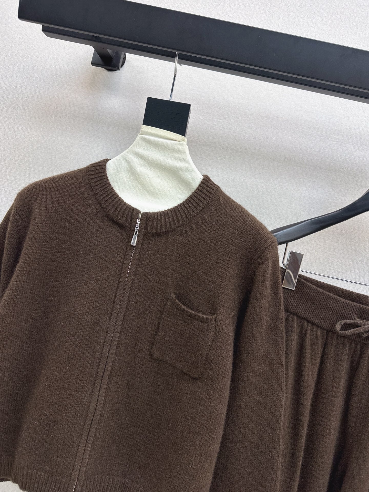 Loro NEW knitted suit