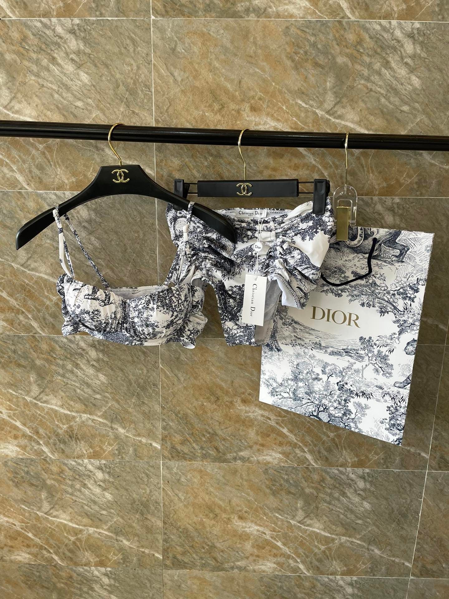 New style L swimsuit