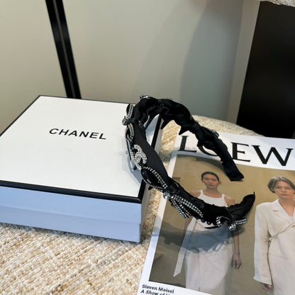 Chan Nwe Rhinestone hair clip