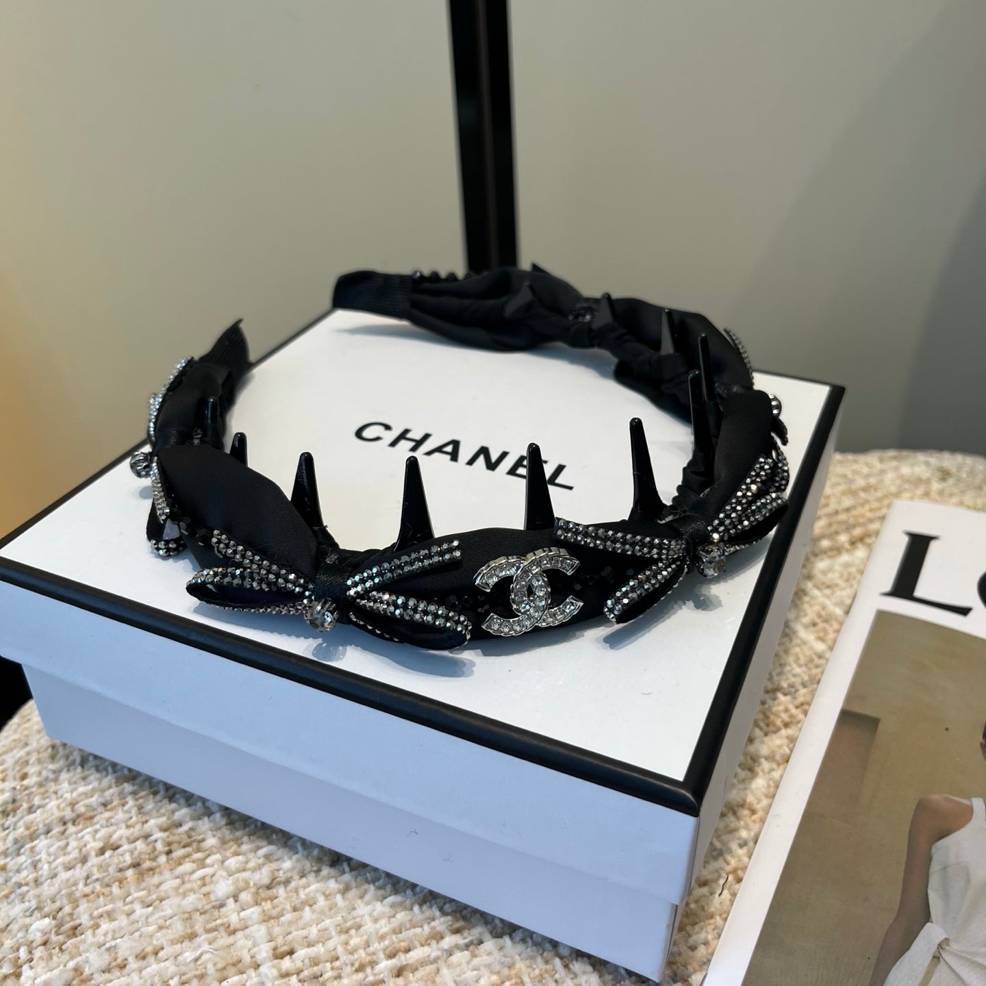 Chan Nwe Rhinestone hair clip