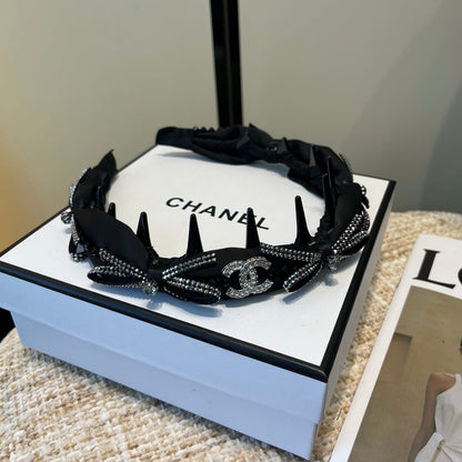 Chan Nwe Rhinestone hair clip