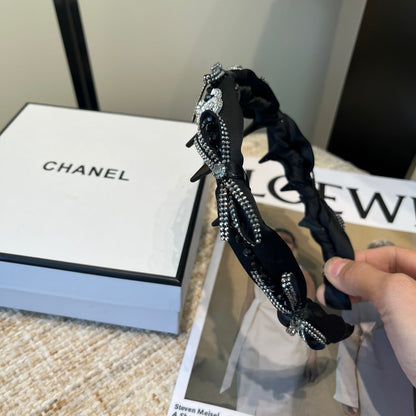 Chan Nwe Rhinestone hair clip