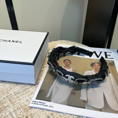 Chan Nwe Rhinestone hair clip