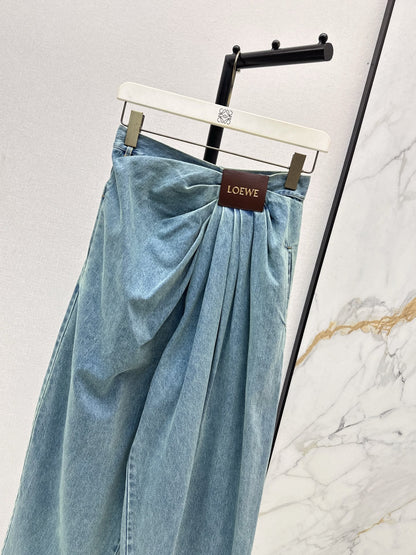 Loe NEW Irregularly pleated jeans