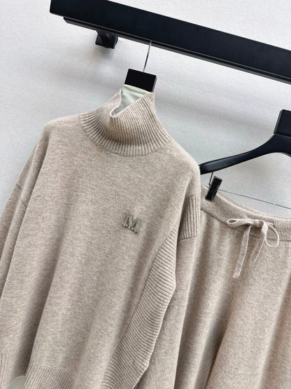 Max NEW knitted suit