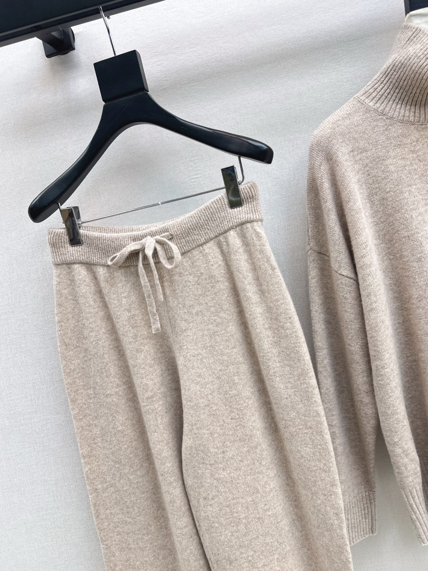 Max NEW knitted suit