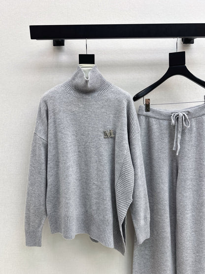 Max NEW knitted suit