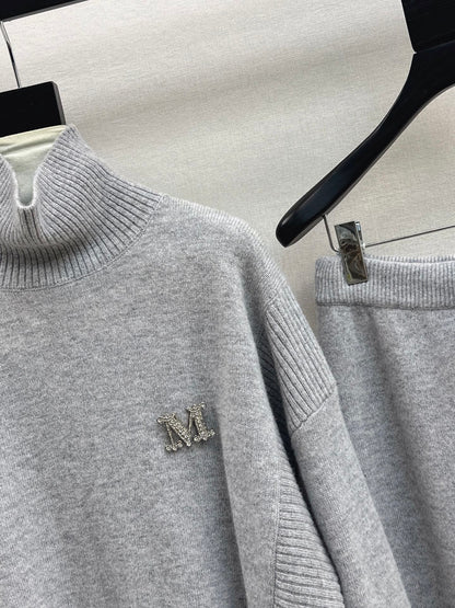 Max NEW knitted suit