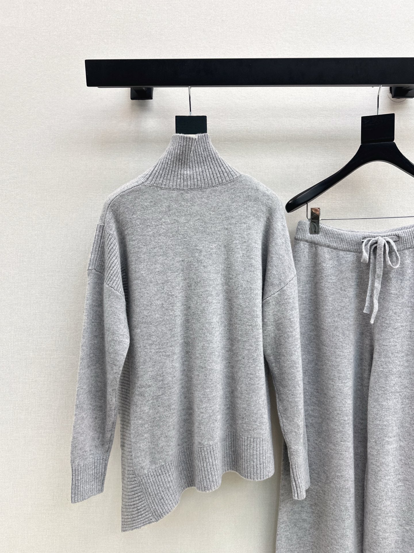 Max NEW knitted suit