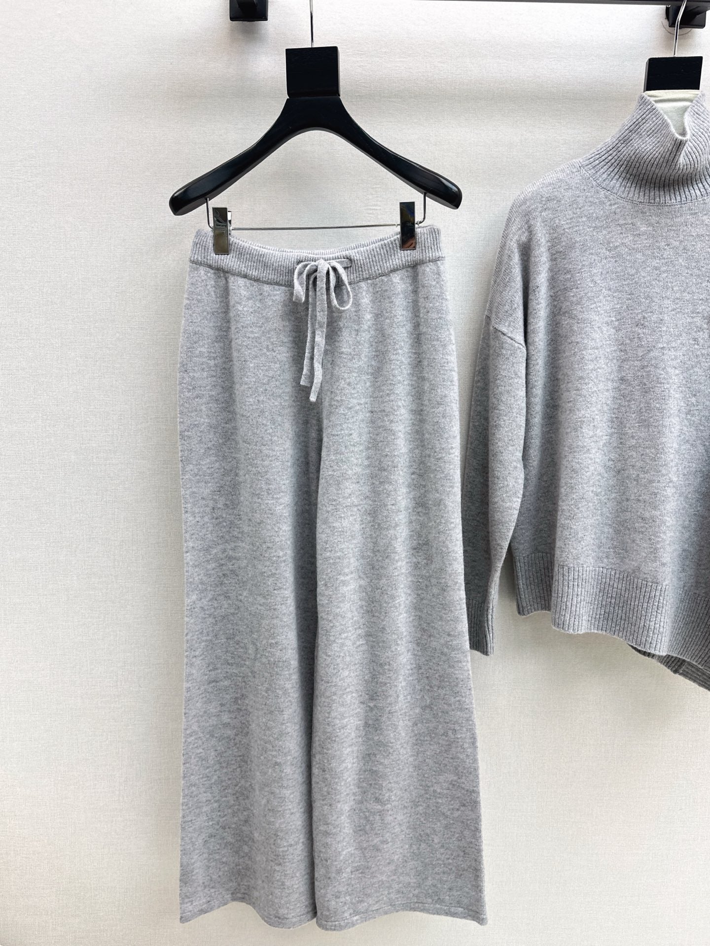 Max NEW knitted suit