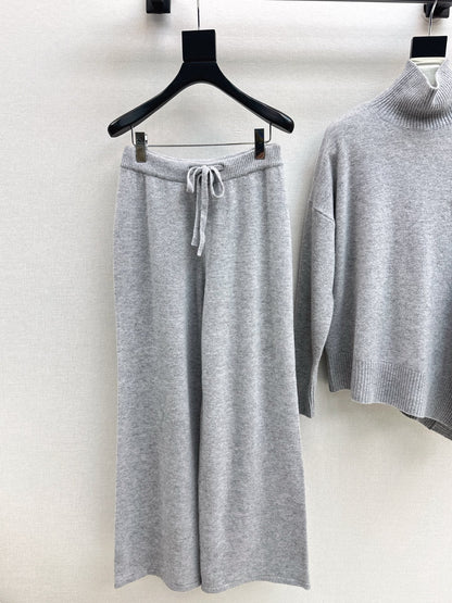 Max NEW knitted suit