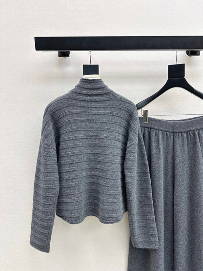 Max NEW knitted suit