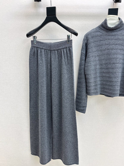 Max NEW knitted suit