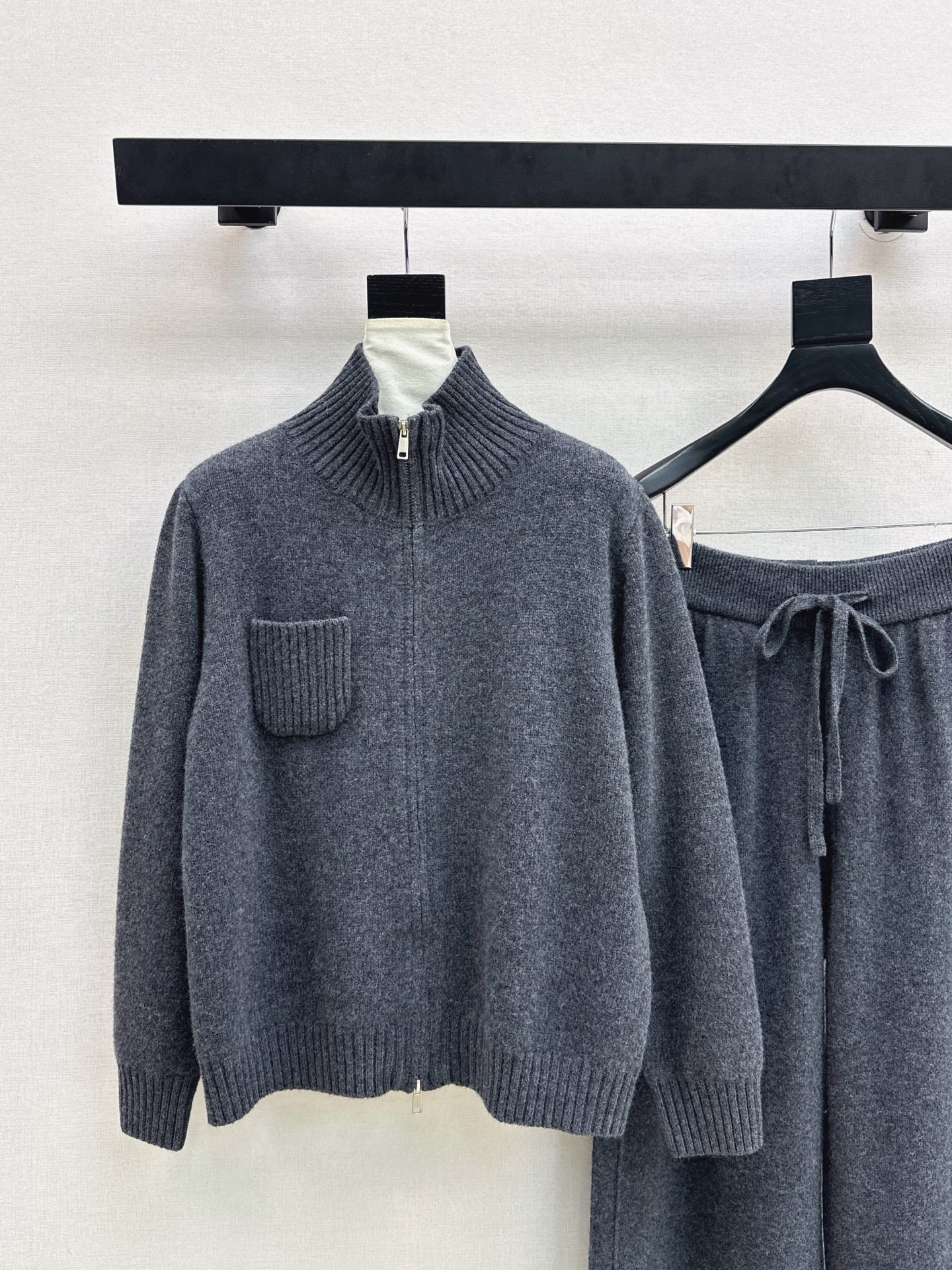 Brun NEW knitted suit