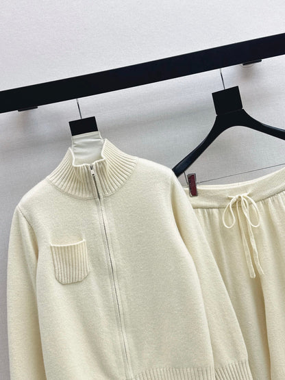 Brun NEW knitted suit