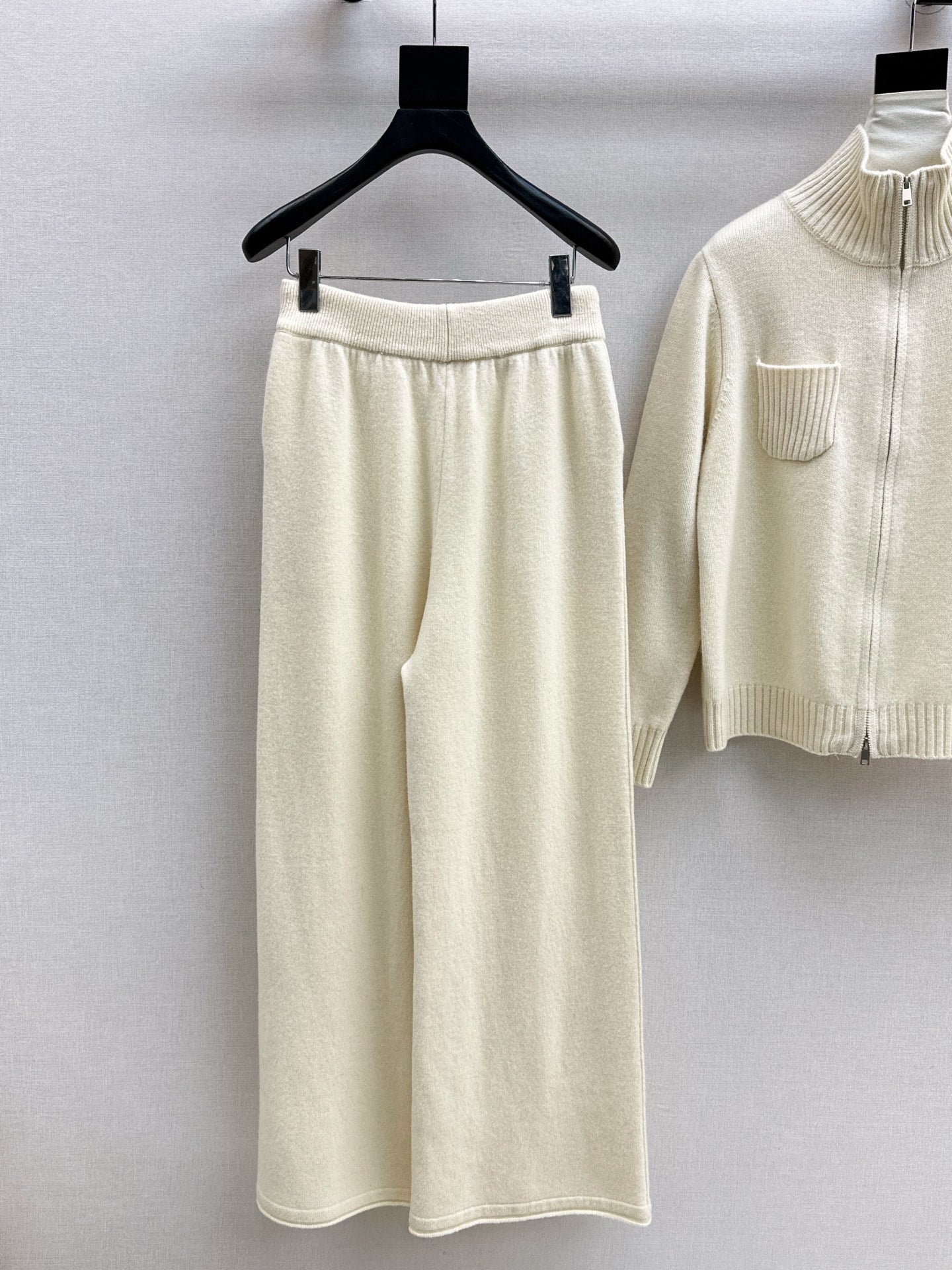 Brun NEW knitted suit