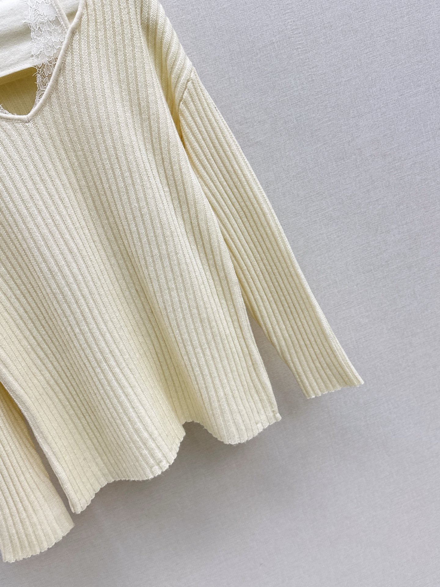 Es NEW lace patchwork sweater