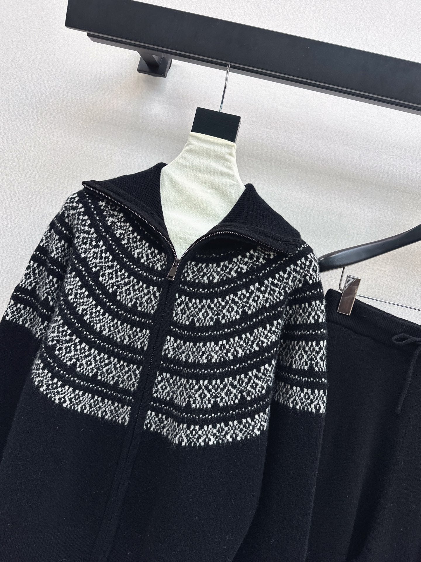 Loro NEW knitted suit