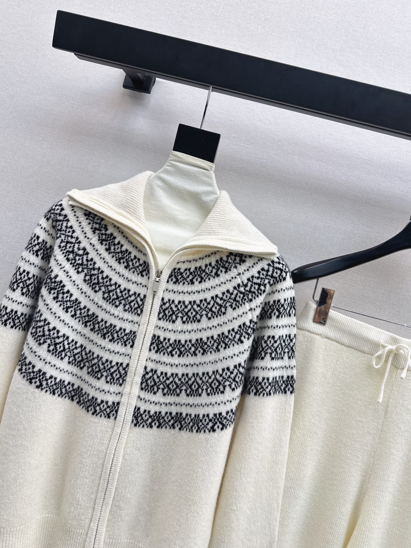 Loro NEW knitted suit