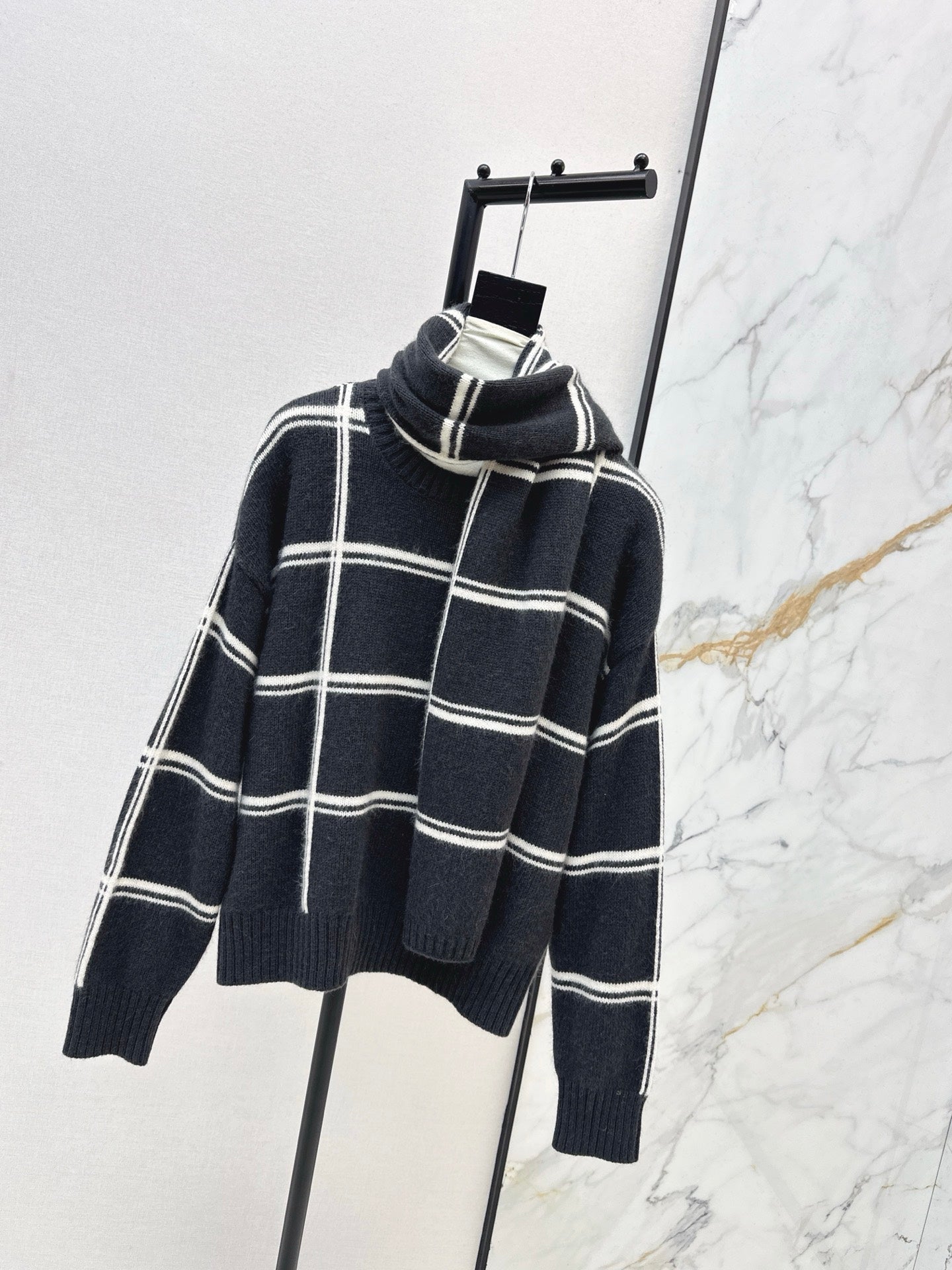 Brun NEW striped sweater + scarf