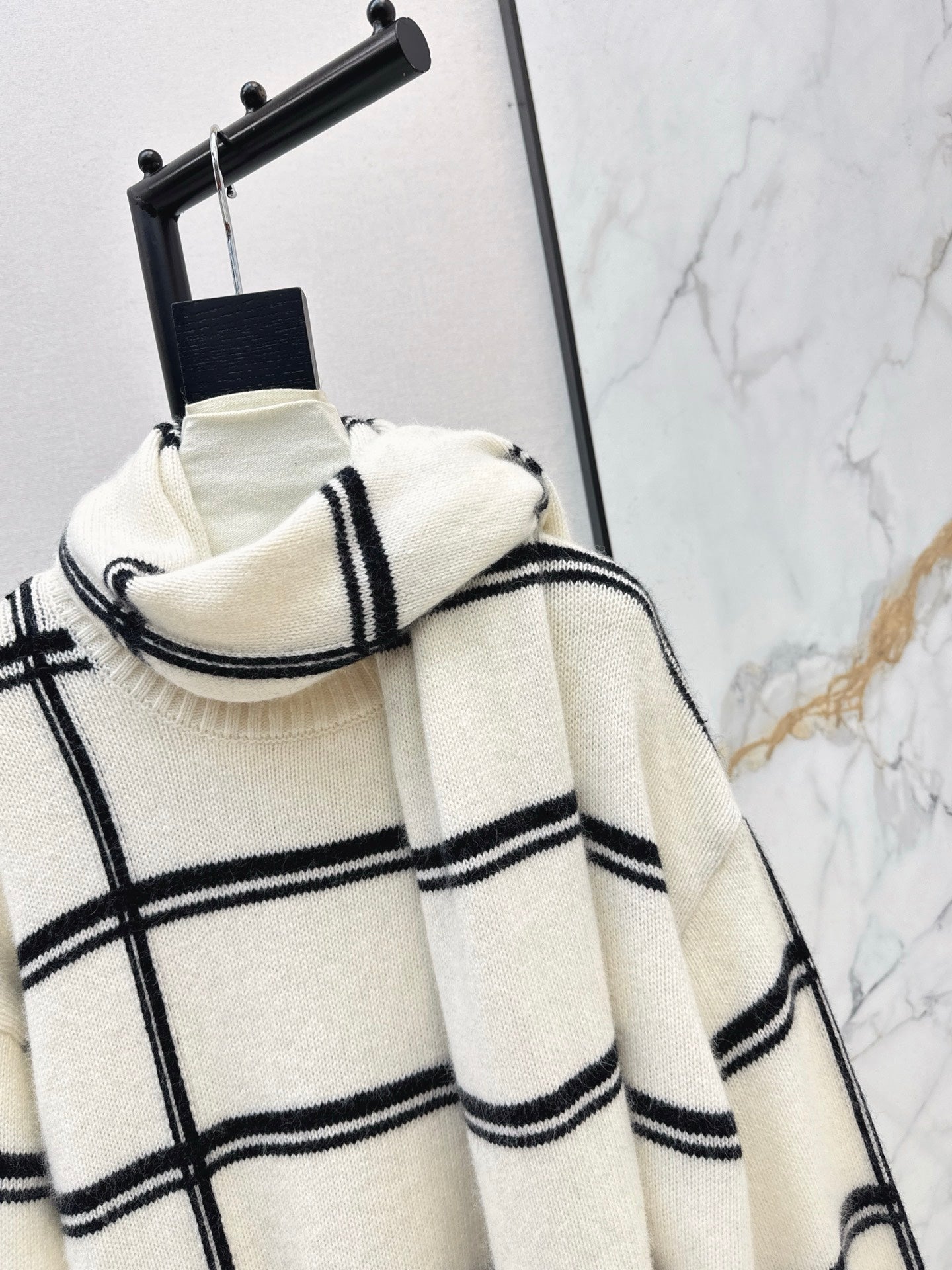 Brun NEW striped sweater + scarf