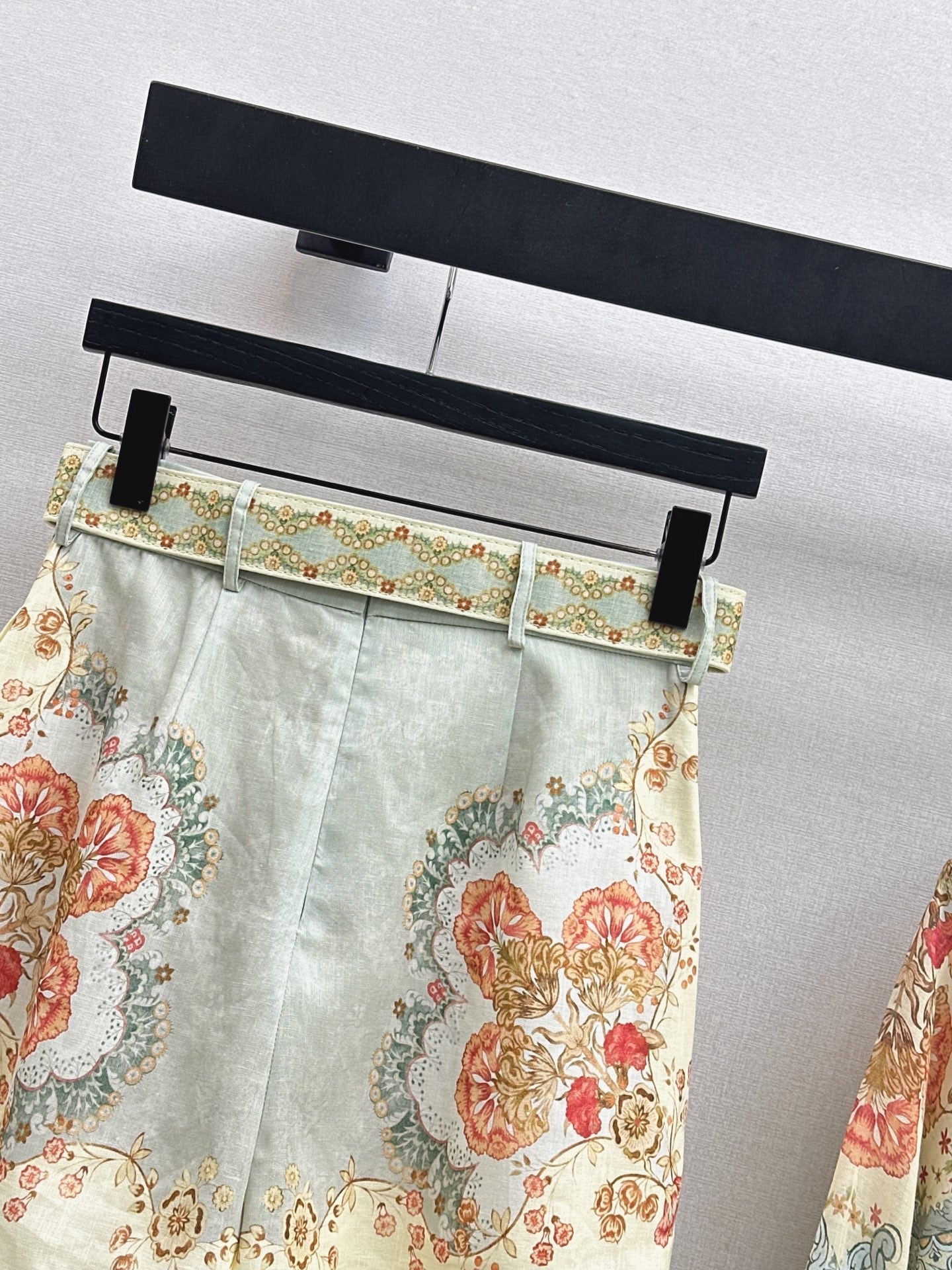 Zimm NEW flower print belted short