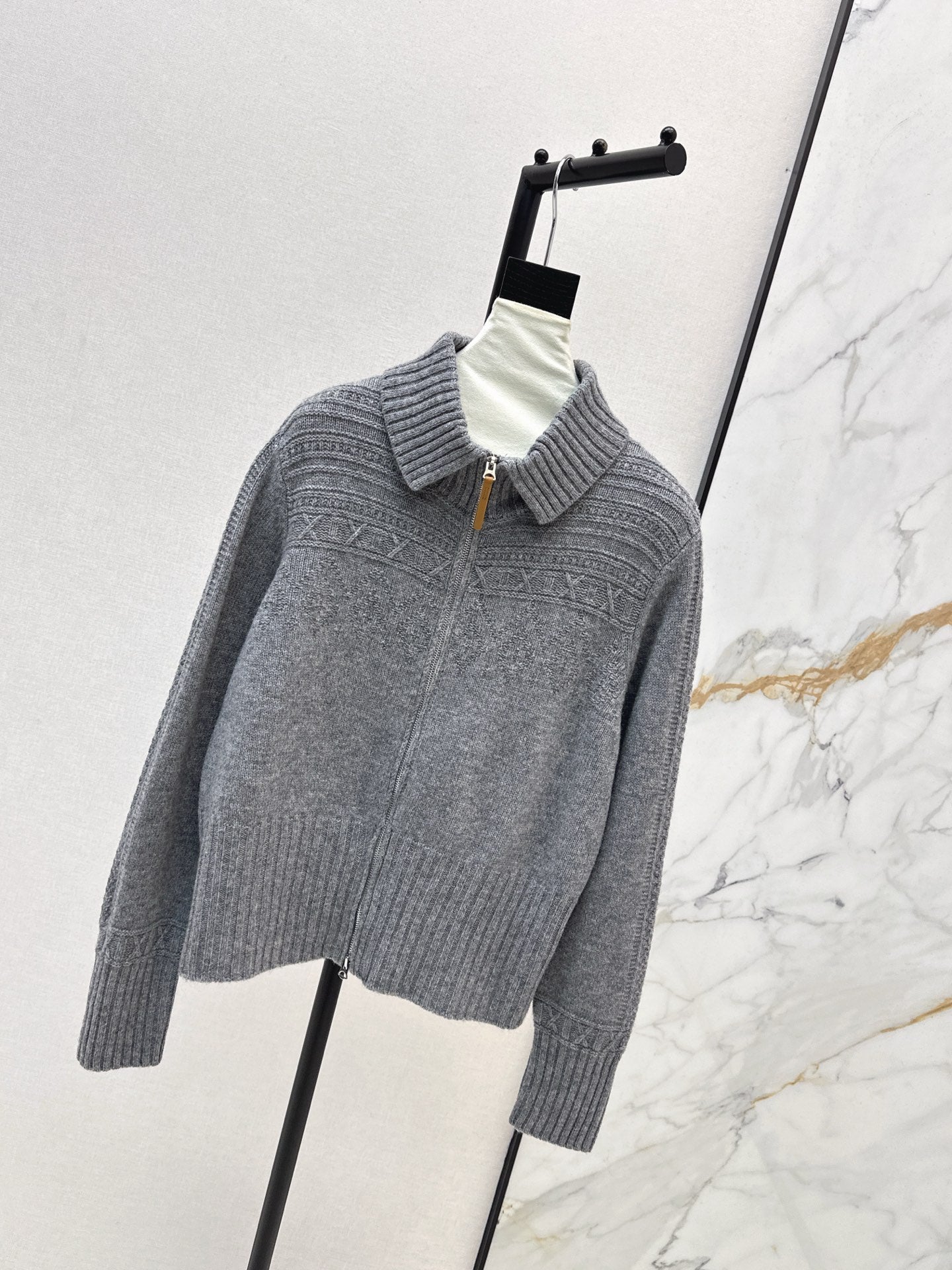 Loe NEW Zippered sweater jacket