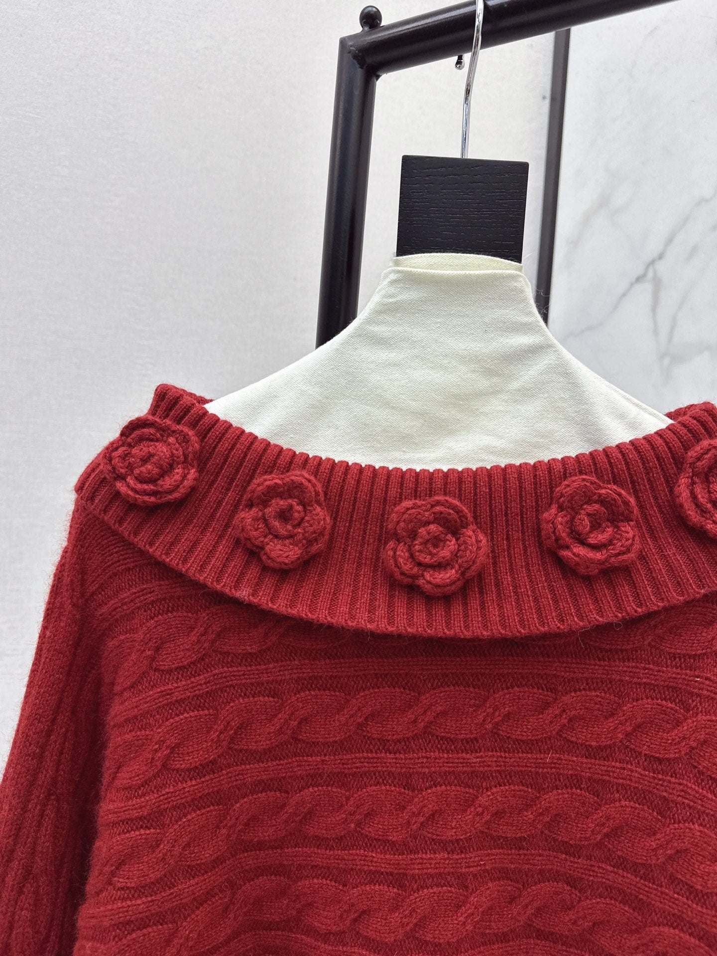 Chan NEW Off-shoulder sweater