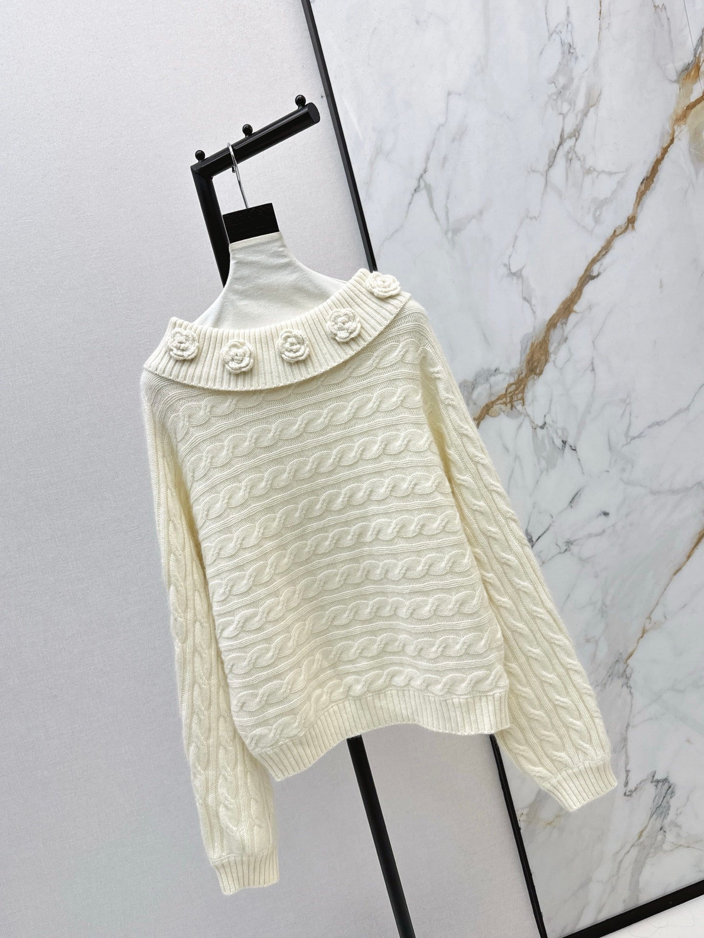 Chan NEW Off-shoulder sweater