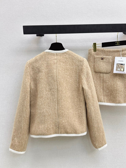 Chan NEW Skiing-themed woolen suit set