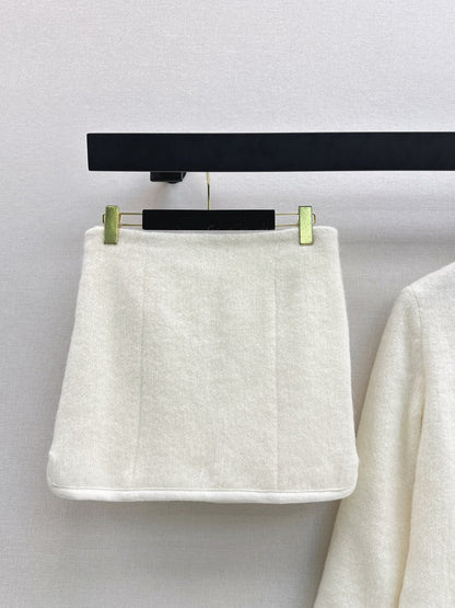 Chan NEW Skiing-themed woolen suit set