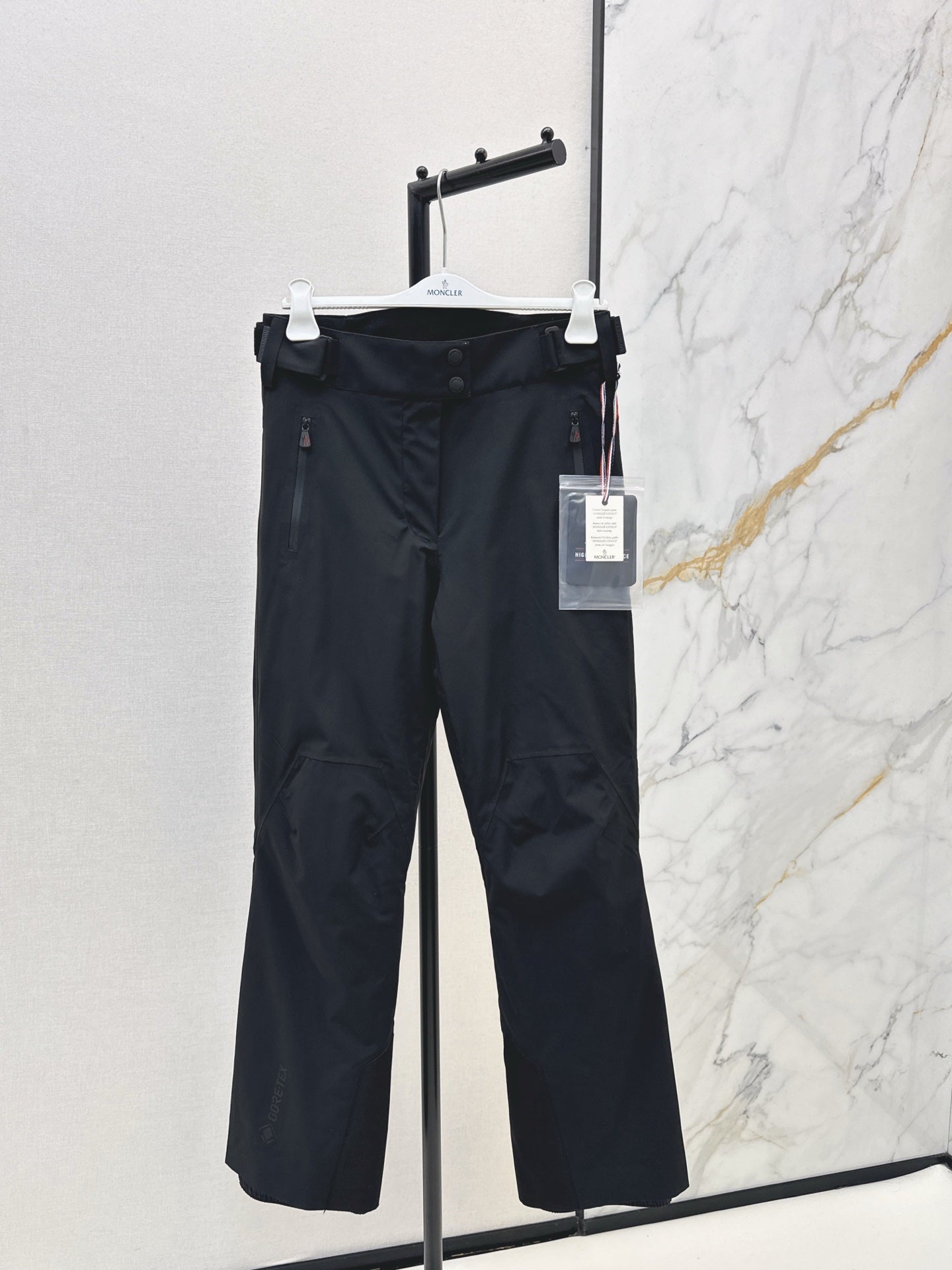 Monc NEW ski pants