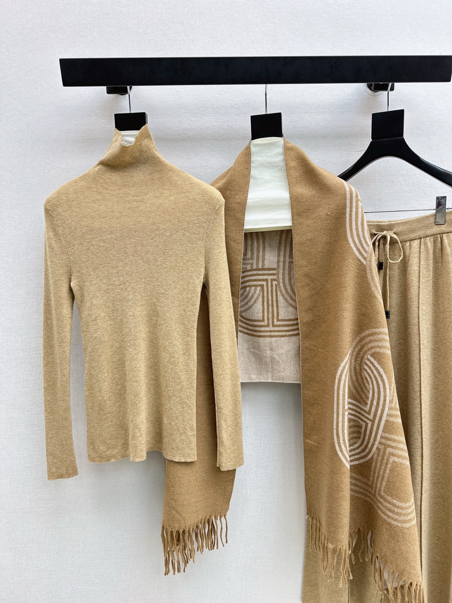 Herm NEW Knitted three-piece set