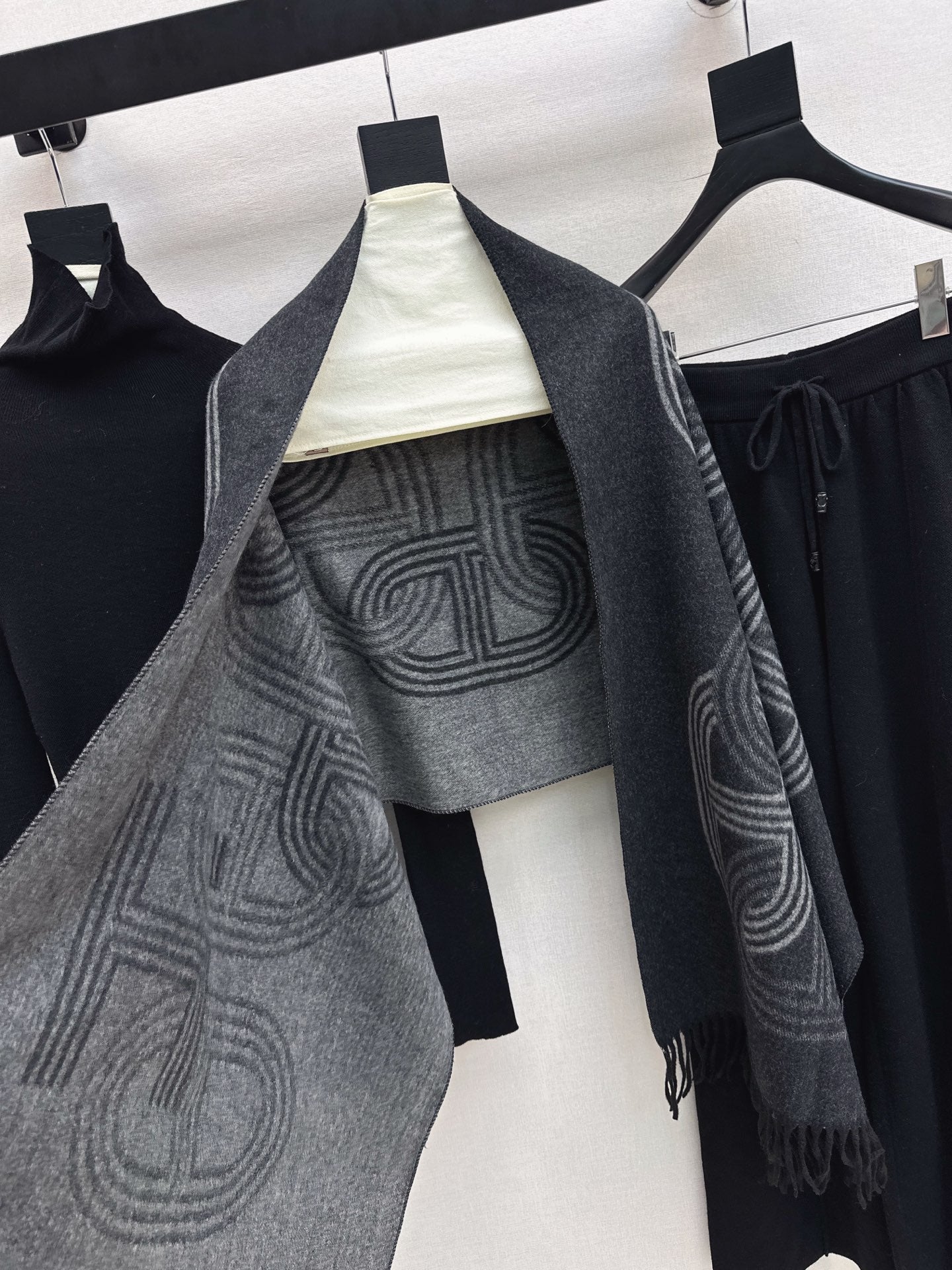 Herm NEW Knitted three-piece set