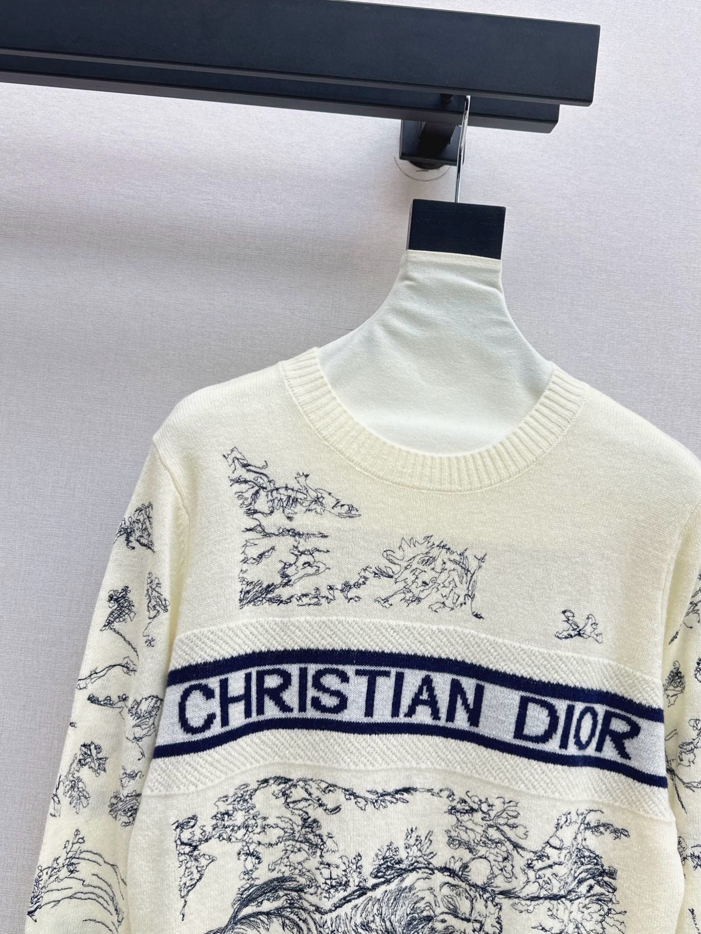 CD NEW embroidered sweater