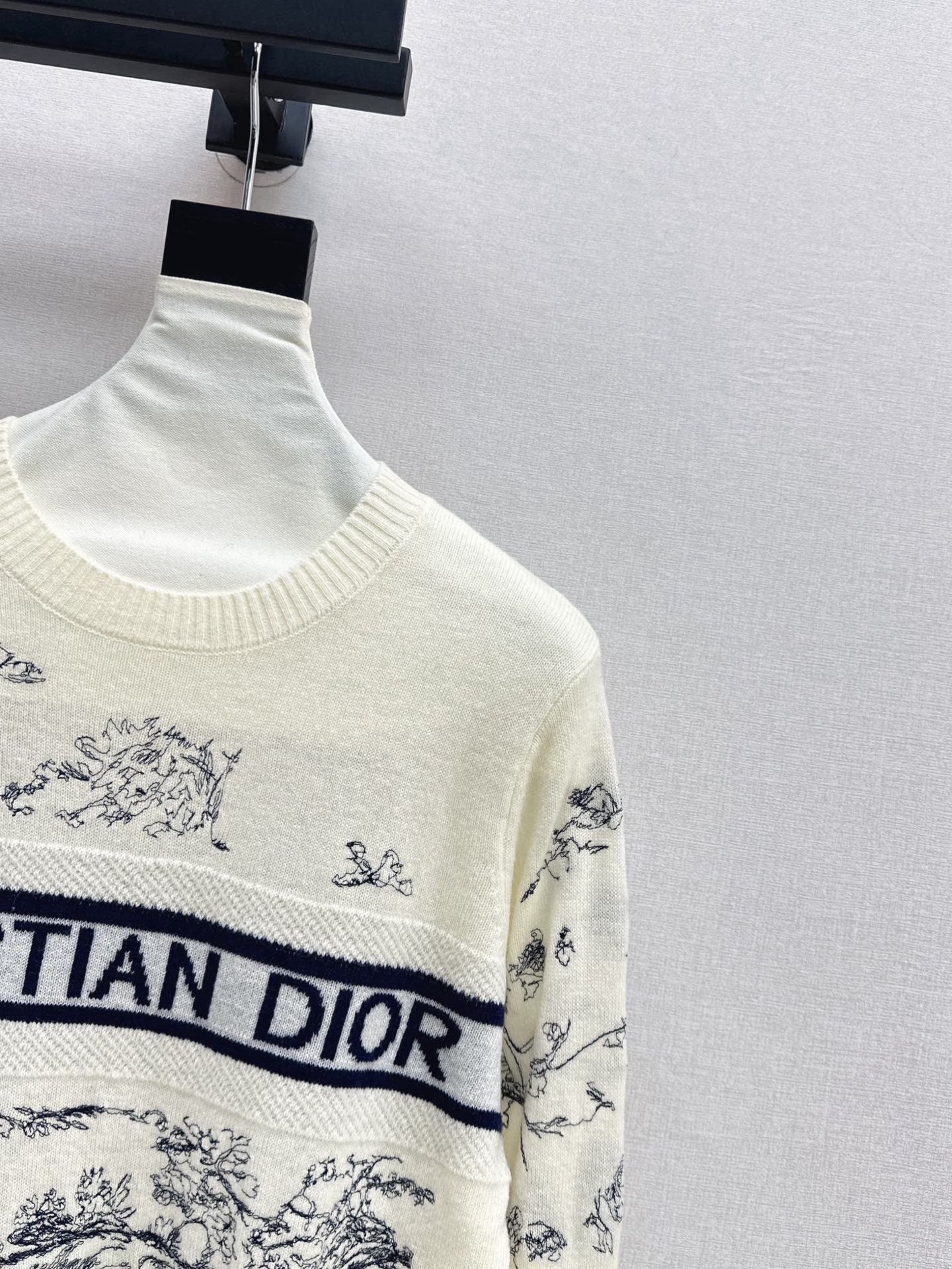 CD NEW embroidered sweater