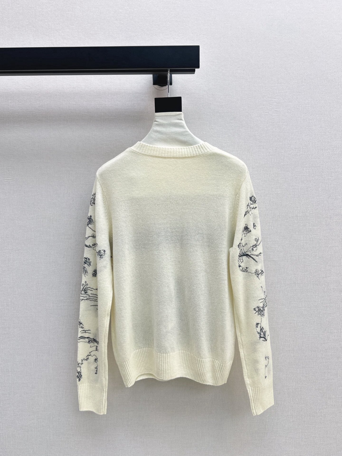 CD NEW embroidered sweater