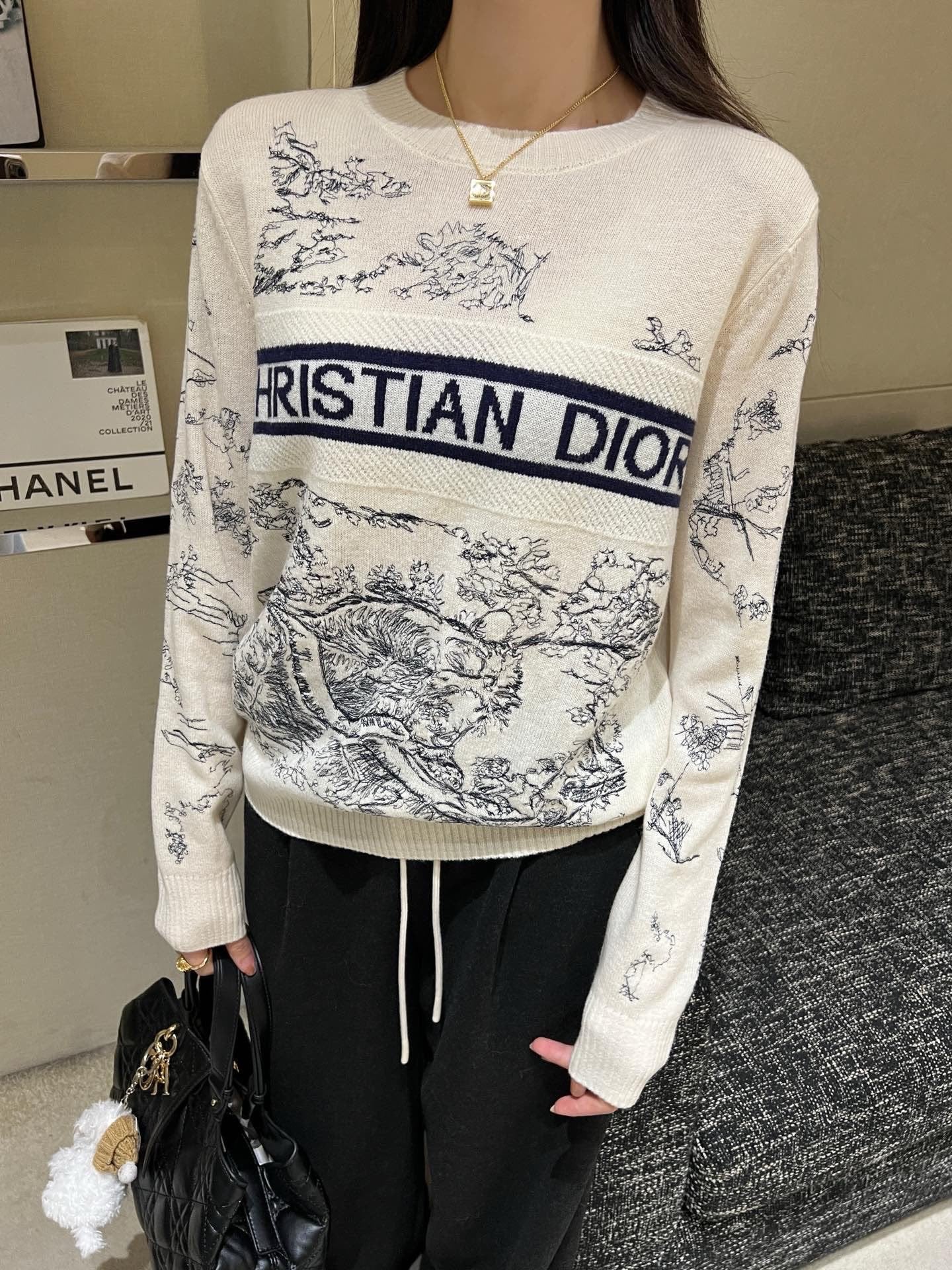 CD NEW embroidered sweater