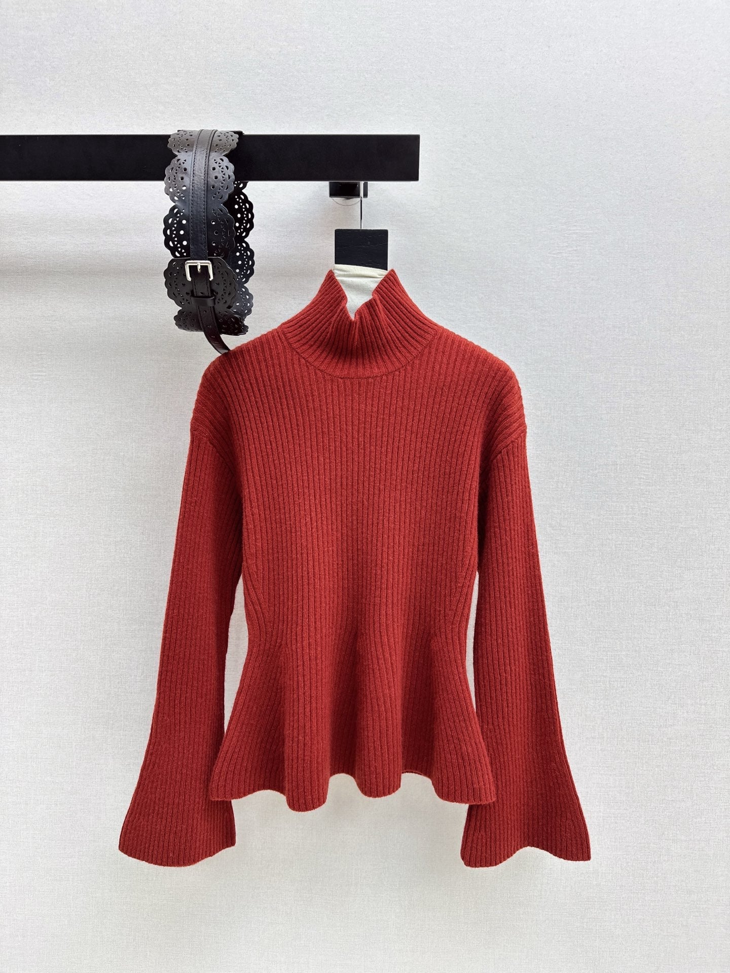 Max NEW Bell-sleeved sweater with a belt
