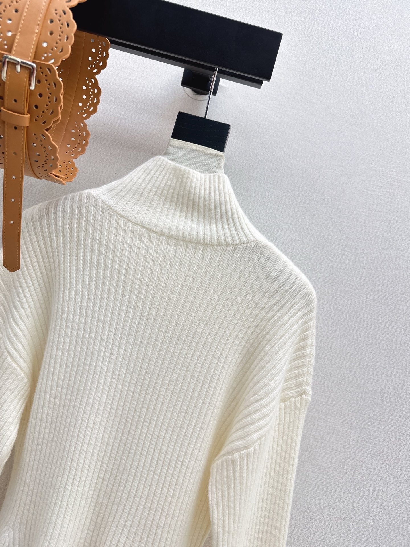 Max NEW Bell-sleeved sweater with a belt