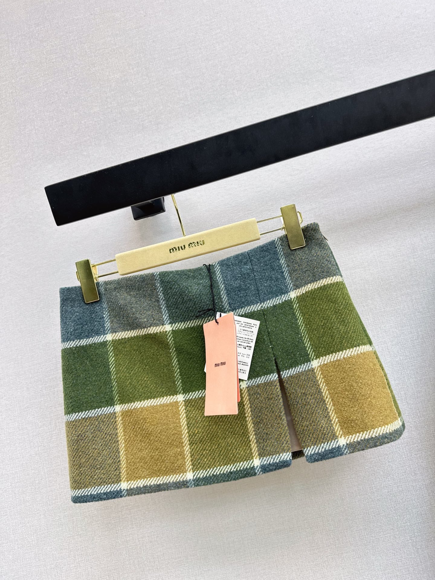 Miu NEW Embroidered short skirt