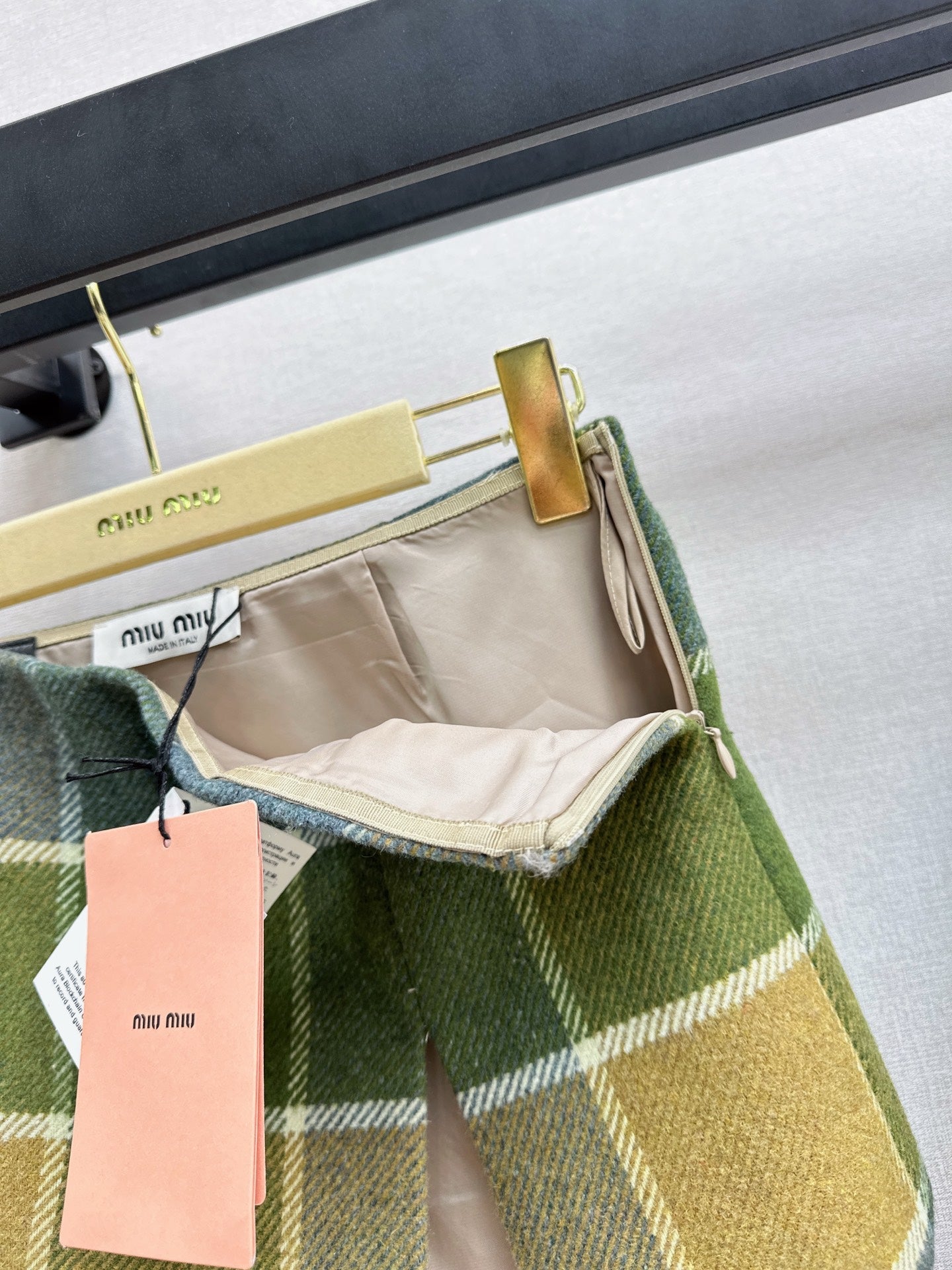 Miu NEW Embroidered short skirt